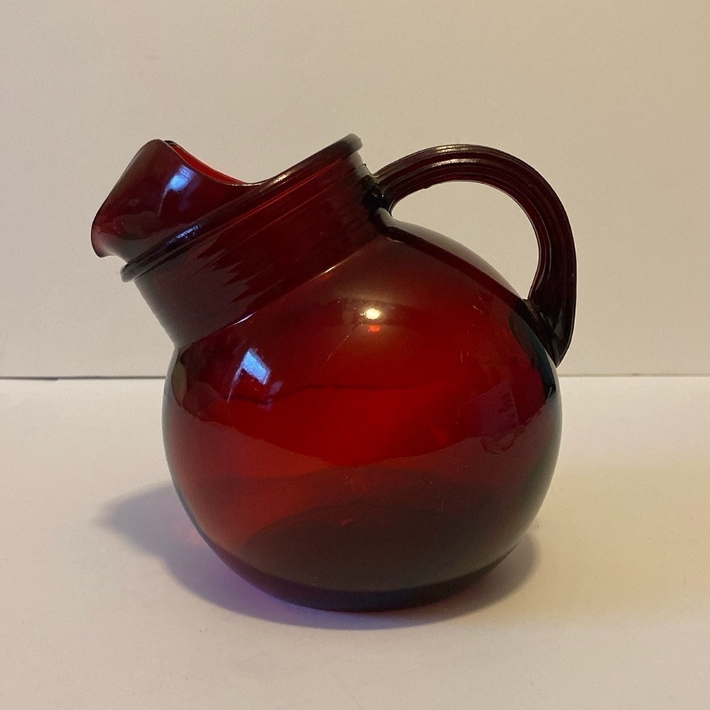 Anchor hocking, Ruby red pitcher - no chips